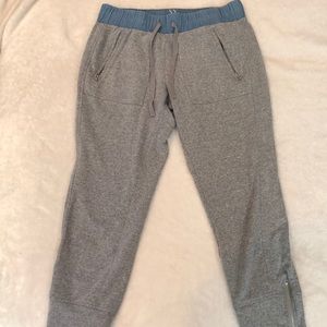 grey active capris